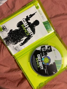 Call of Duty: Modern Warfare 3 (Xbox 360) - Neon Green Case